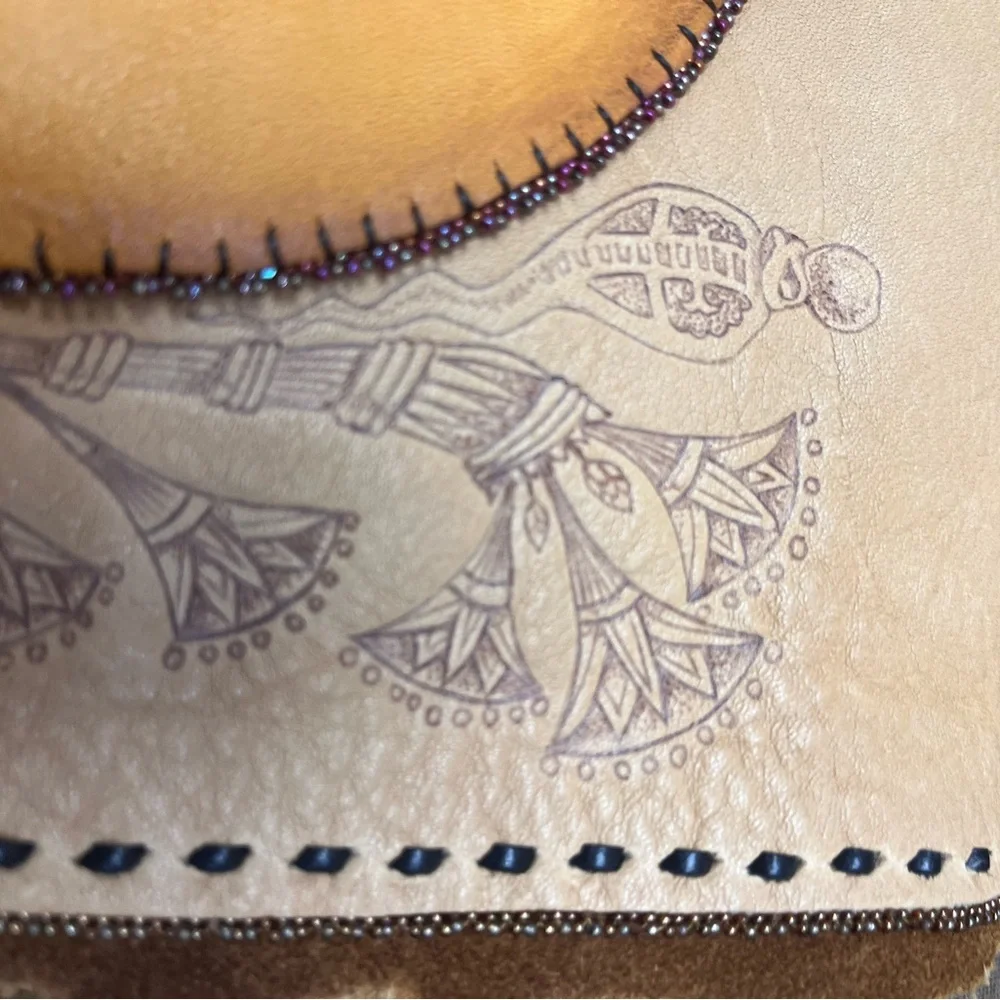 Handcrafted Lion Design Tan Leather Bag signed by L. Lyndall - Picture 3 of 7
